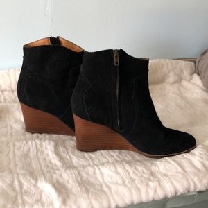 Andre Assous Black Suede Wedge boots size 10m “Sally”
